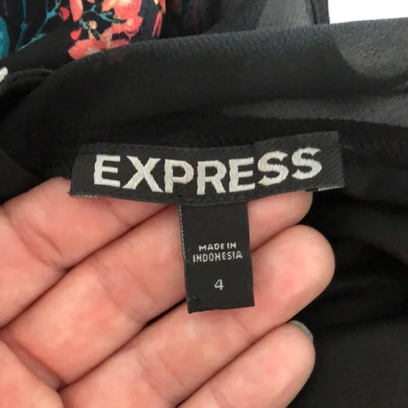 Worn once! - EXPRESS Floral Print Romper - Picture 2 of 11